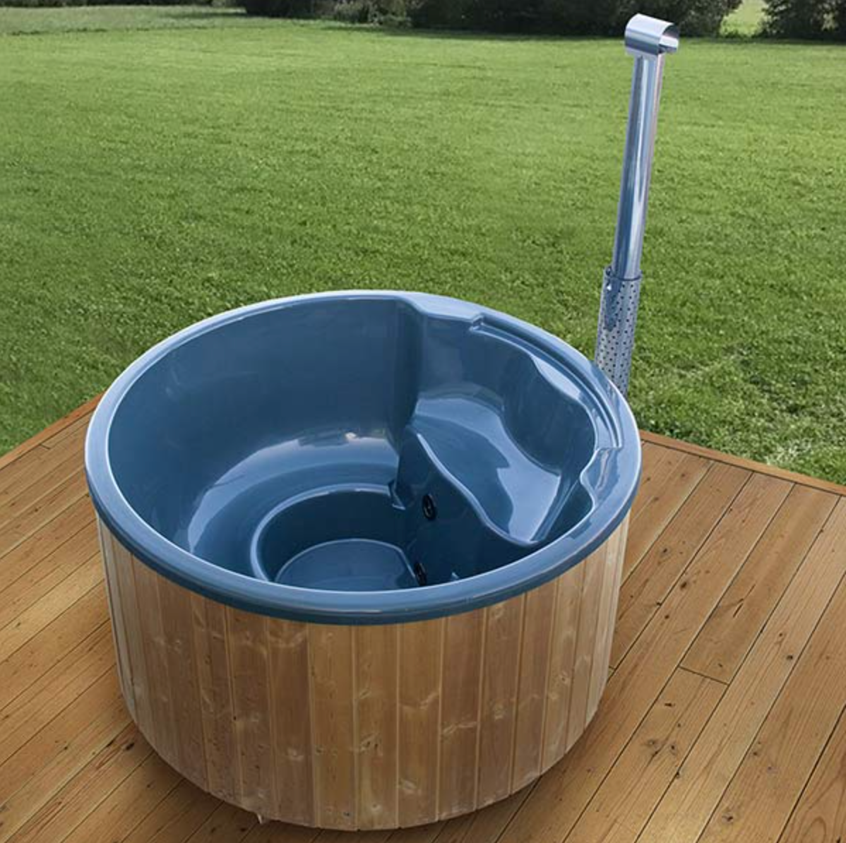 Round Hot Tub with integrated wood-fired stove for 5 people