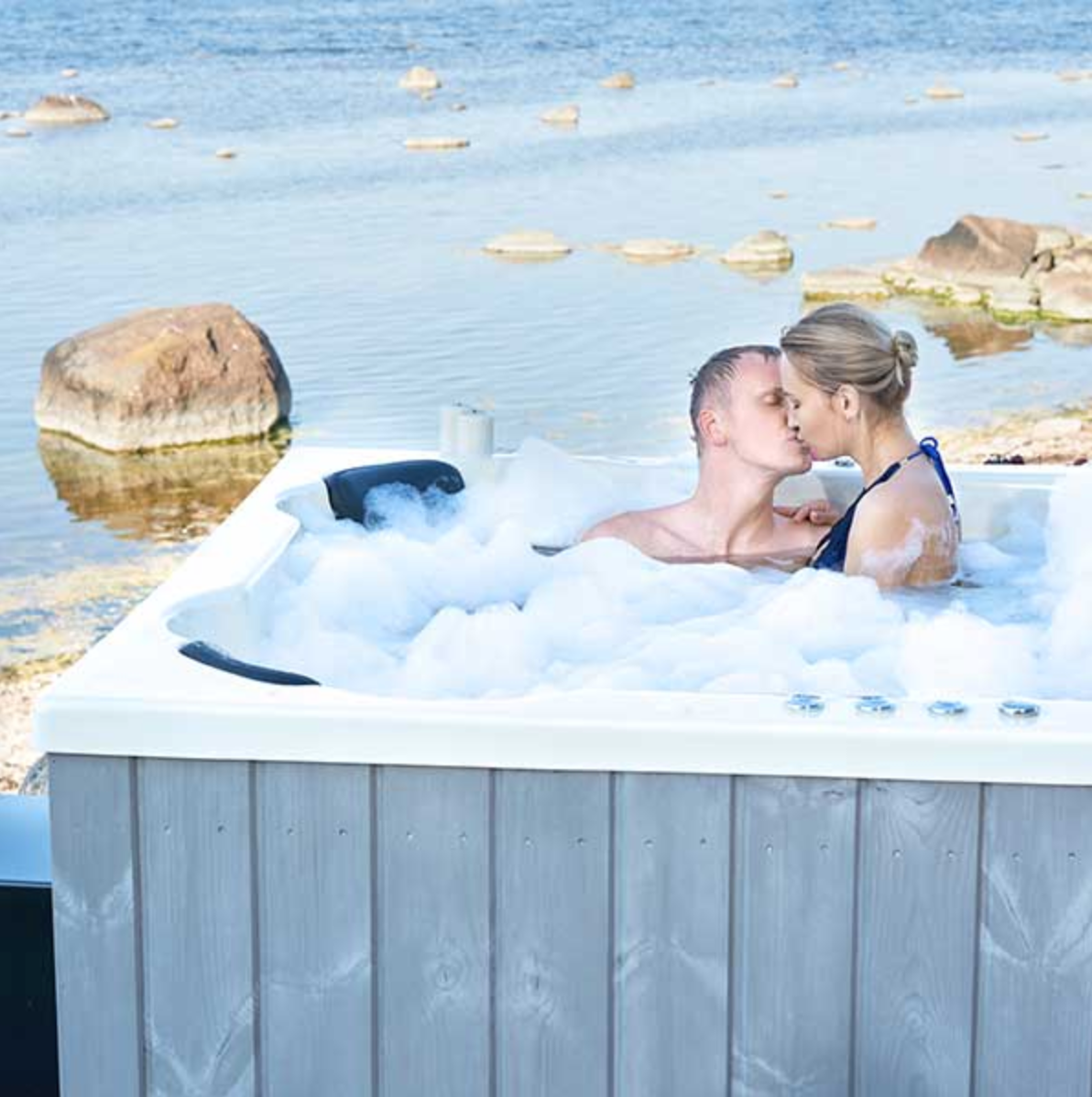 For 8 persons Wood-fired Hot Tub “Quattro” from Fiberglass